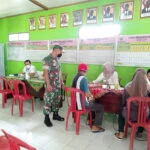 Wujud Kepedulian, Anggota Koramil Kesamben Bantu Atasi Kesulitan Warga Binaannya