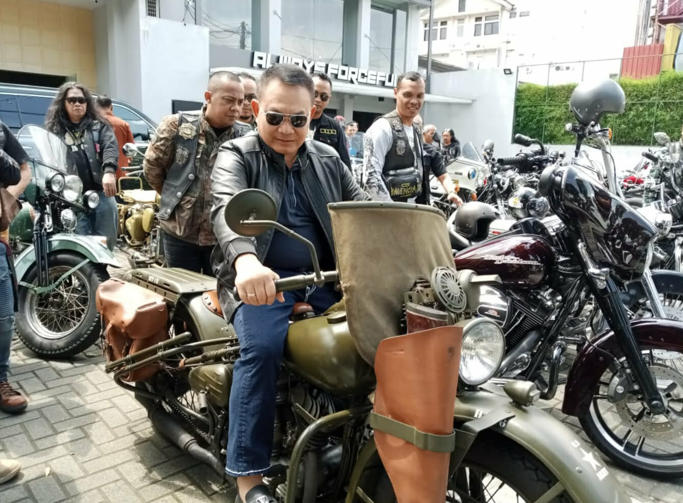 Audensi Di Lakukan Club Motor Gede Harley Bandung Bersama KSAD Jenderal TNI Dudung Abdurachman