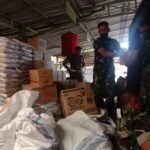 Wujud KepedulianTerhadap Warga Kurang Mampu, Babinsa Koramil Srengat Laksanakan Program Babinsa Masuk Dapur