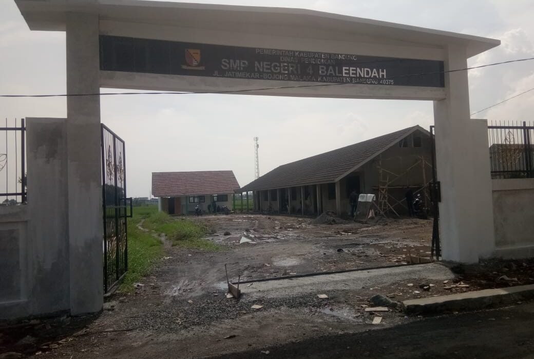 Pembangunan ruang kelas SMPN 4 Baleendah Di Duga bermasalah tidak sesuai yang di harapkan