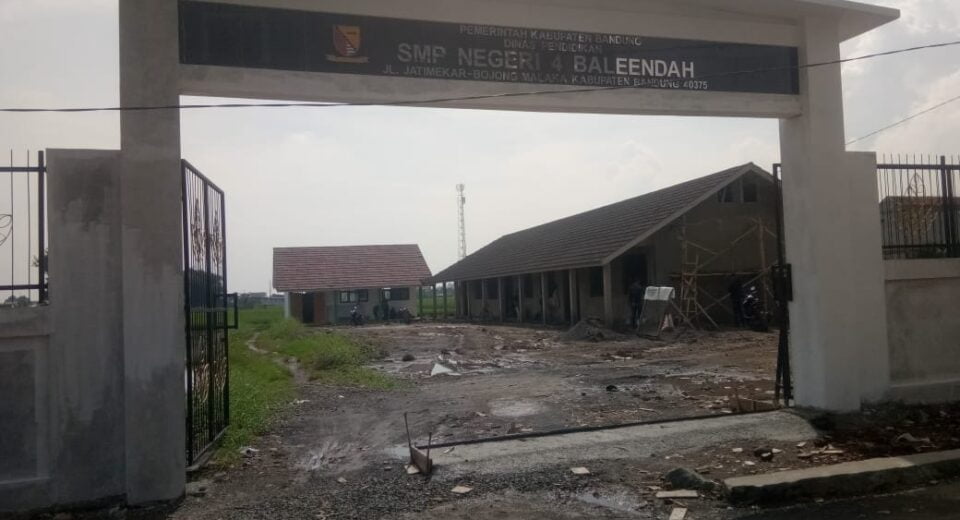 Pembangunan ruang kelas SMPN 4 Baleendah Di Duga bermasalah tidak sesuai yang di harapkan