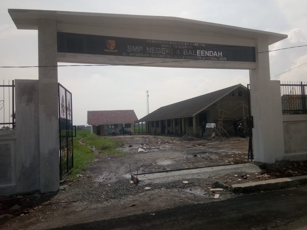 Pembangunan ruang kelas SMPN 4 Baleendah Di Duga bermasalah tidak sesuai yang di harapkan