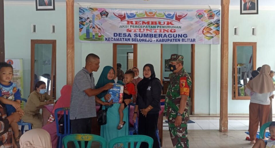 Peduli Kesehatan Anak, Babinsa Koramil Selorejo Dampingi Kegiatan Rembuk Aksi Percepatan Penurunan Stunting