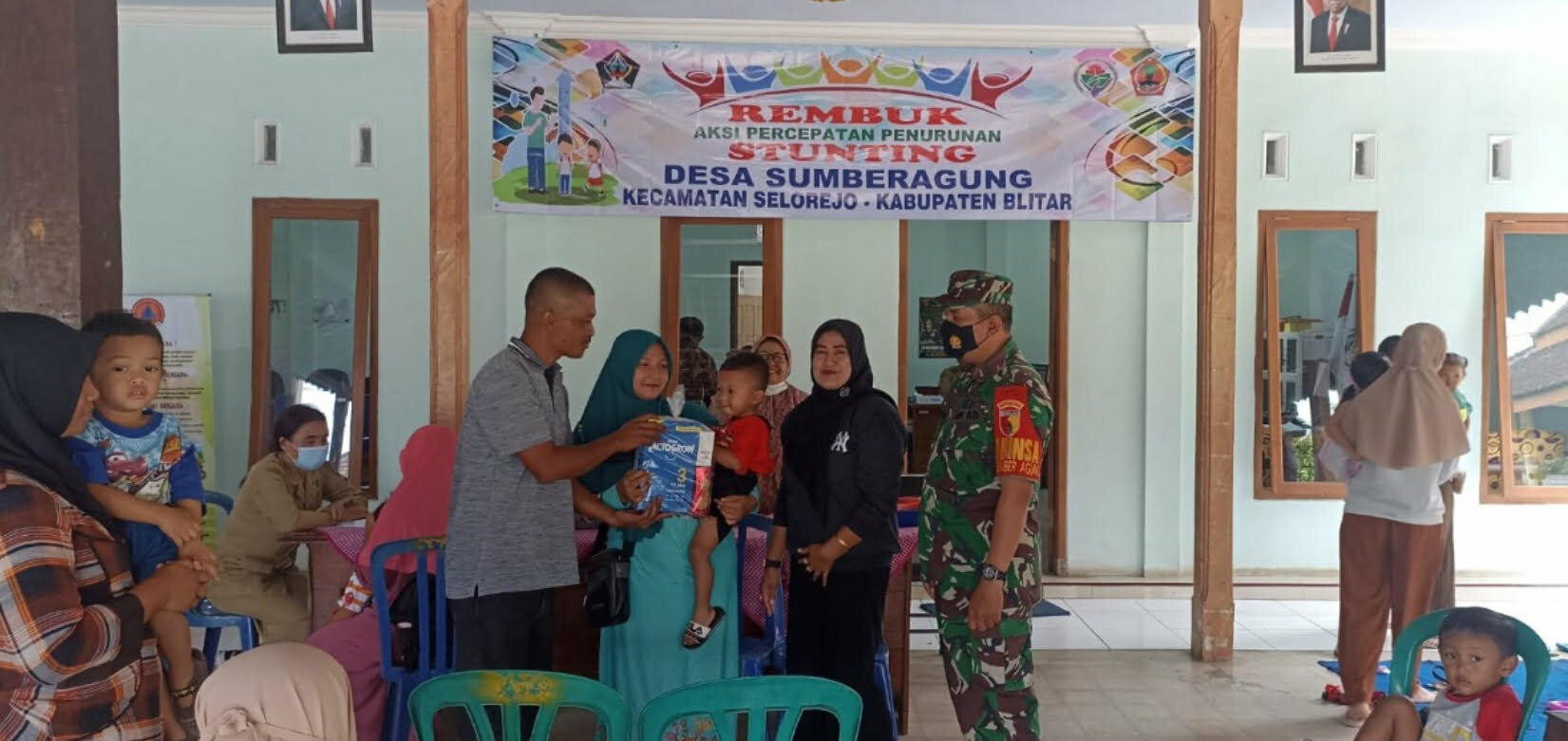 Peduli Kesehatan Anak, Babinsa Koramil Selorejo Dampingi Kegiatan Rembuk Aksi Percepatan Penurunan Stunting