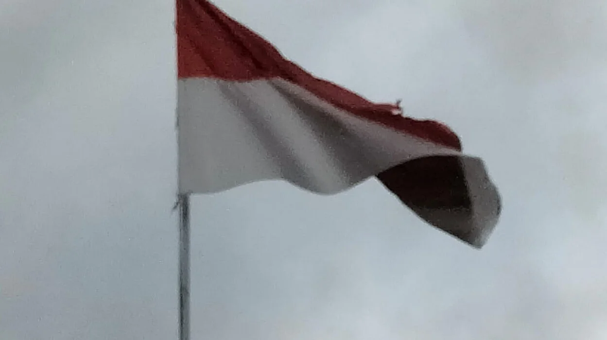 Desa Margamukti Anggaran Miliyaran Bendera Sang Saka Merah Putih Robek Dan Kusam Dibirkan Berkibar