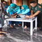 Peduli Kesehatan Hewan Ternak, Babinsa Pos Selopuro Dampingi Kegiatan Vaksinasi PMK Di Wilayah Binaannya