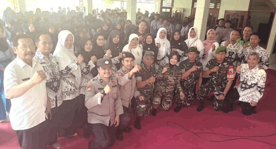 TNI-Polri Berikan Motivasi Kepada Para Adik Kelasnya