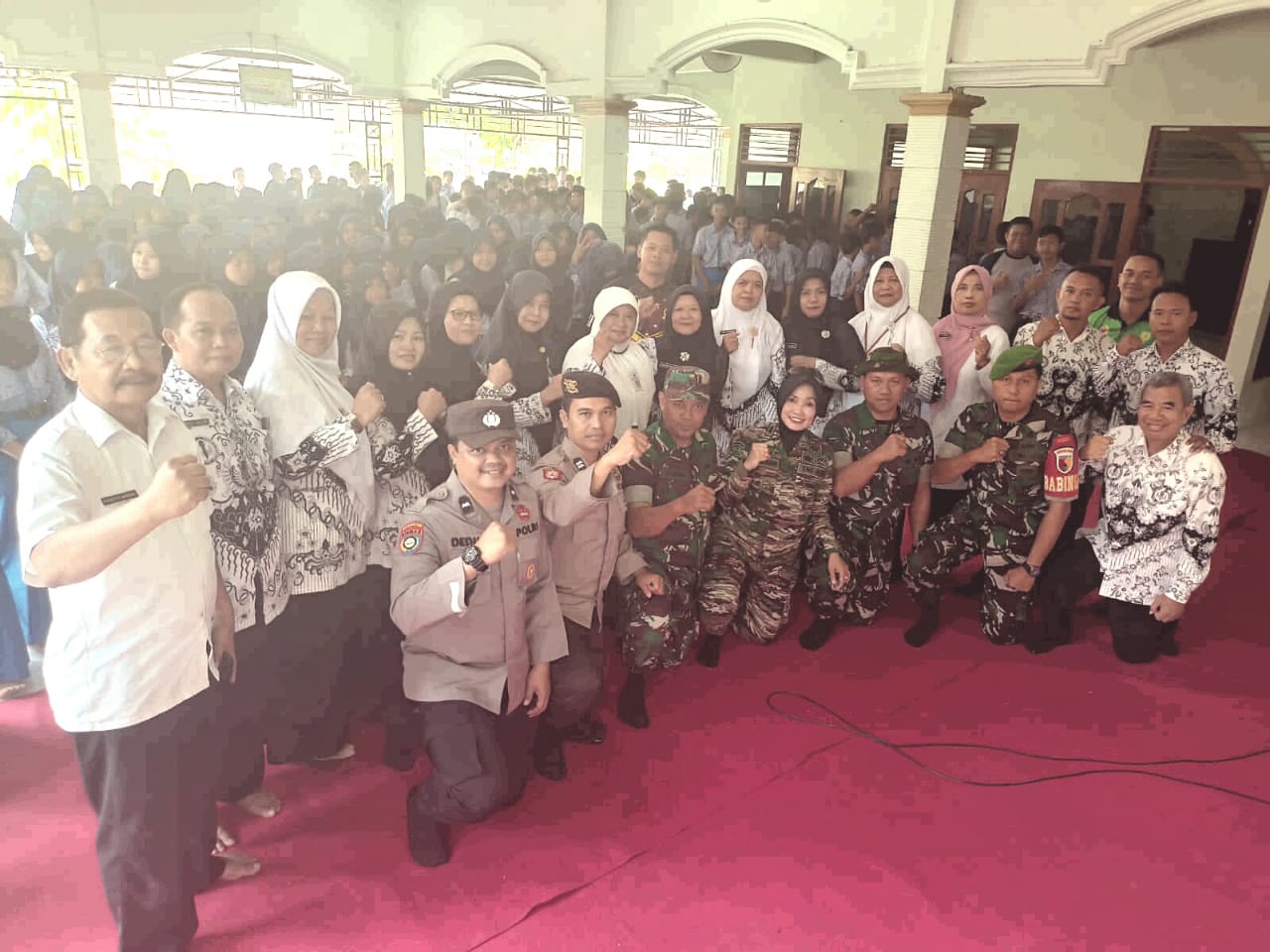TNI-Polri Berikan Motivasi Kepada Para Adik Kelasnya