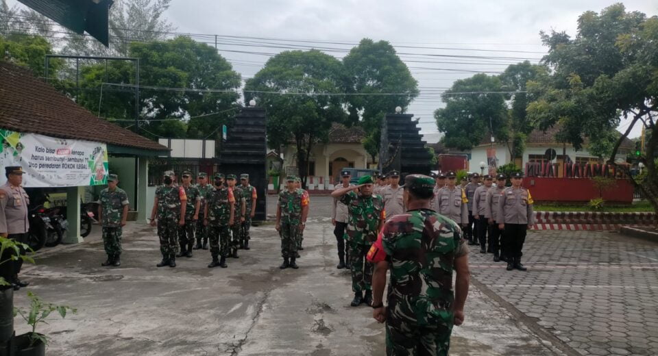 Wujud Soliditas Dan Sinergitas TNI-Polri, Koramil 0808/16 Talun Gelar Apel Gabungan
