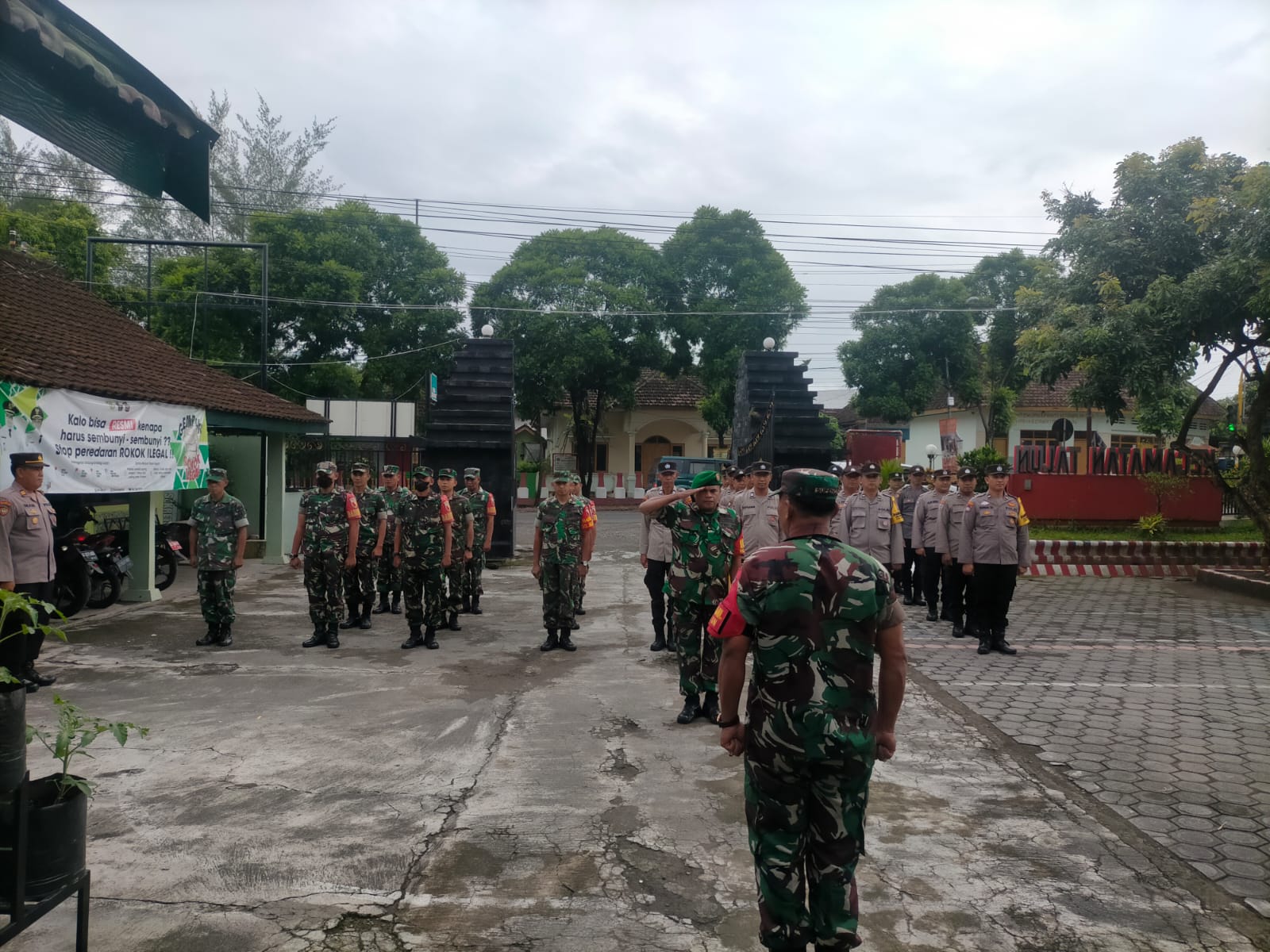 Wujud Soliditas Dan Sinergitas TNI-Polri, Koramil 0808/16 Talun Gelar Apel Gabungan