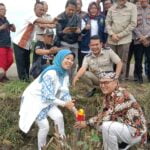 Babinsa Koramil Sanankulon Latih Peraturan Baris Berbaris, Tanamkan Disiplin Di Sekolah