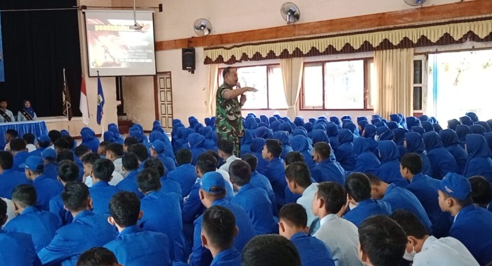 Kepedulian Kepada Generasi Penerus Bangsa, Danramil 0808/16 Talun Berikan Materi Wawasan Kebangsaan