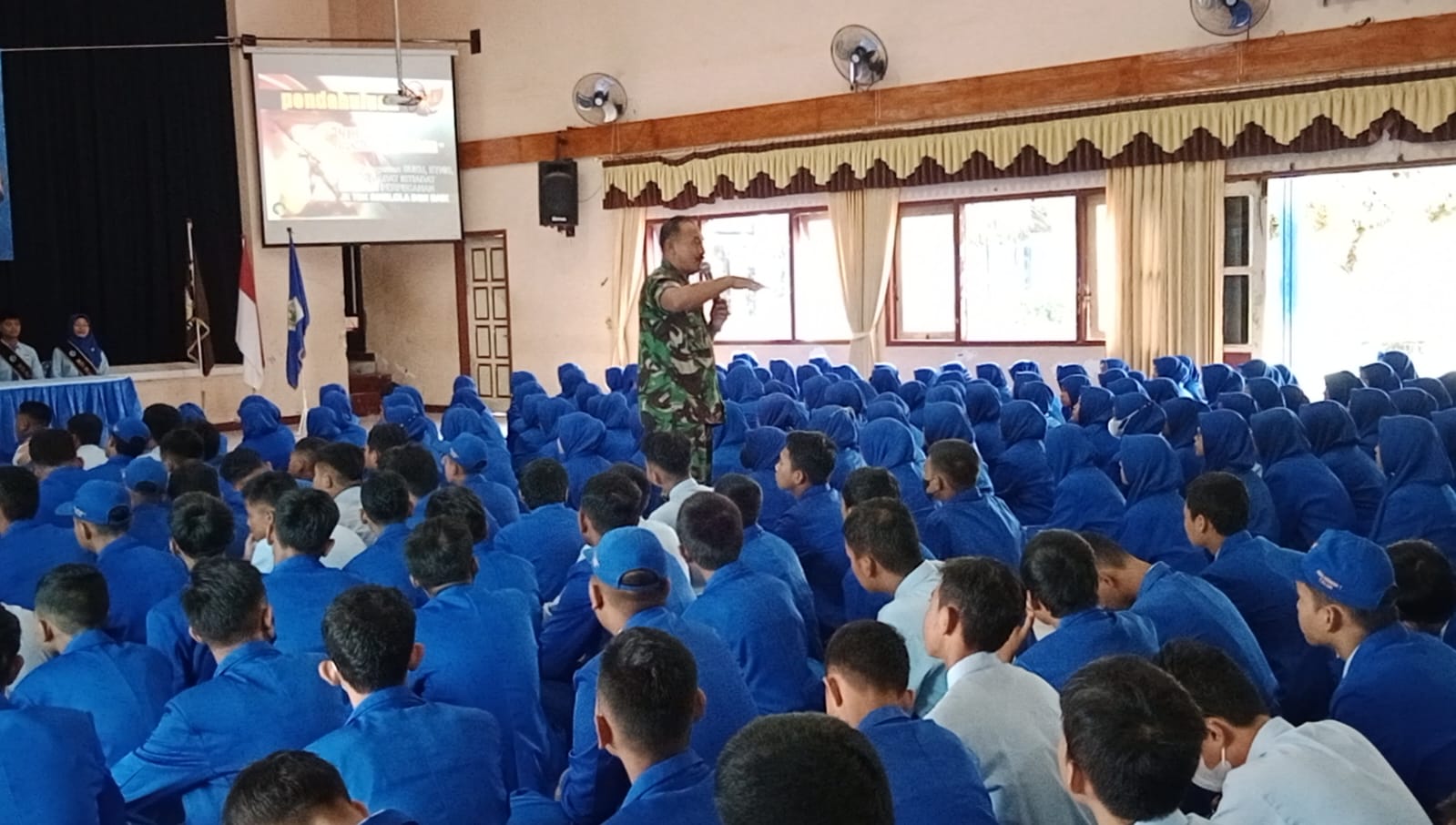 Kepedulian Kepada Generasi Penerus Bangsa, Danramil 0808/16 Talun Berikan Materi Wawasan Kebangsaan
