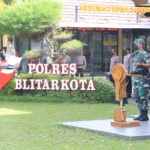 Pastikan Berjalan Lancar, Babinsa Koramil Ponggok Dampingi Kegiatan Vaksinasi Lansia