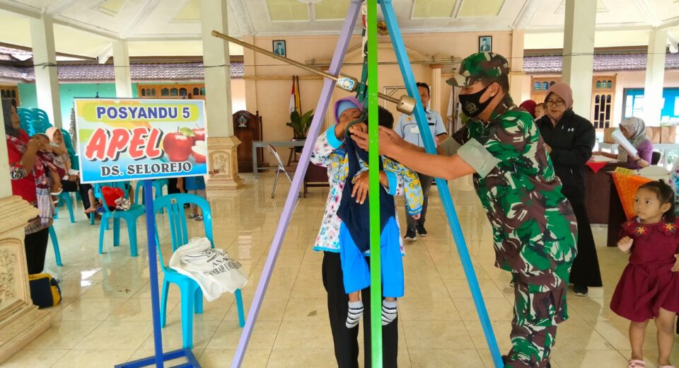 Peduli Kesehatan Anak, Babinsa Selorejo Lakukan Pendampingan Rembuk Aksi Percepatan Penanganan Penurunan Stunting