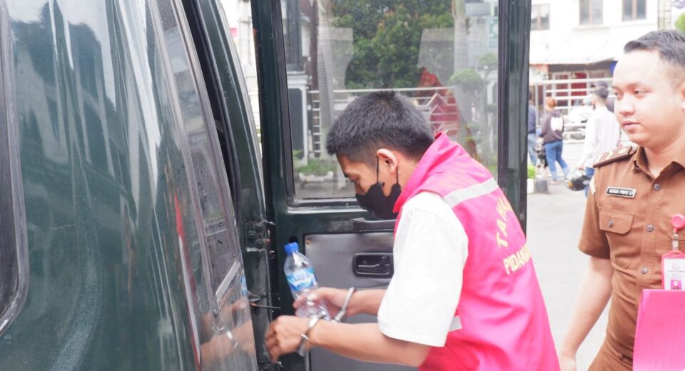 Pelaksanaan Penyerahan Tersangka Dan Barang Bukti (Tahap 2), Tersangka Atas Nama YS