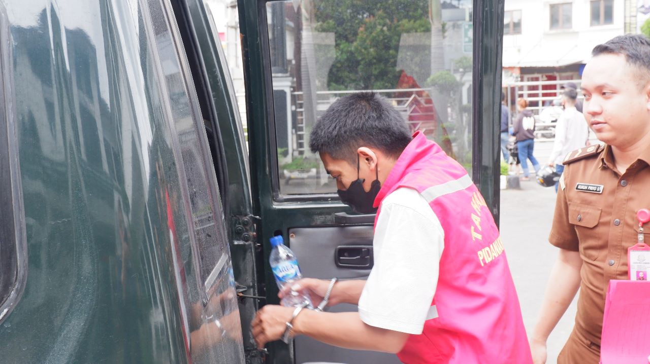 Pelaksanaan Penyerahan Tersangka Dan Barang Bukti (Tahap 2), Tersangka Atas Nama YS