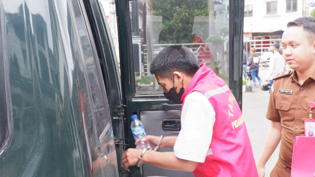 Pelaksanaan Penyerahan Tersangka Dan Barang Bukti (Tahap 2), Tersangka Atas Nama YS