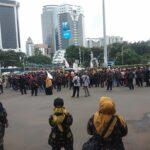 Babinsa Koramil Kademangan Dampingi Kegiatan Vaksinasi PMK Di Wilayah Binaannya