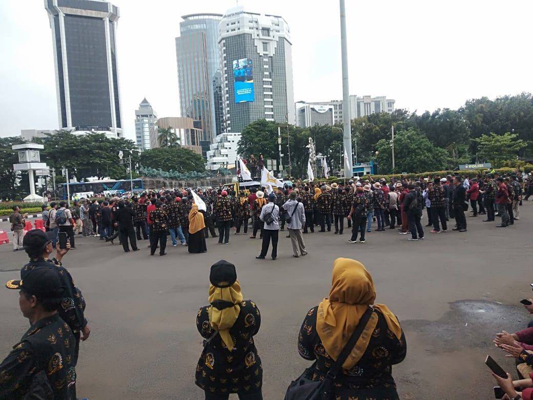 Demo BPD Se-Indonesia Ke Senayan Dalam Rangka Upaya Menyampaikan Aspirasi