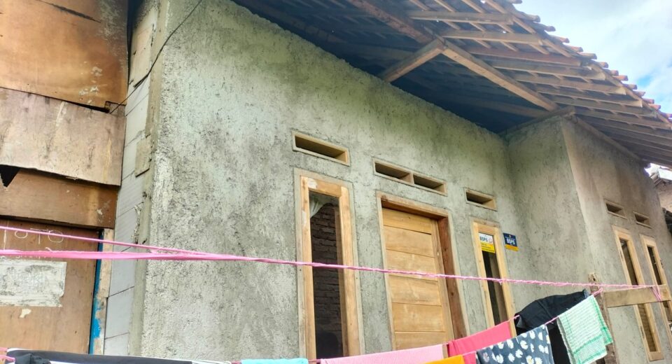 Adanya Program Bantuan Rutilahu Desa Sumber Sari, Menuai Polemik