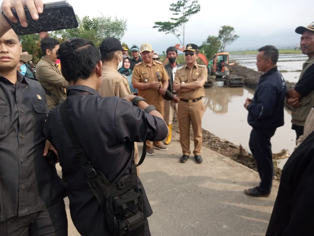 Normalisasi Saluran Irigasi Di Desa Sumber Sari