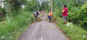 Kerja Bakti Bersama, Bukti Babinsa Koramil Gandusari Hadir Di Tengah Warga