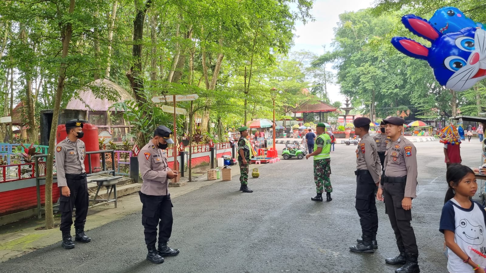 Jaga Kamtibmas Agar Tetap Kondusif, Anggota Kodim 0808/Blitar Laksanakan Patroli Bersama