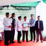 Kegiatan Komunikasi Sosial Babinsa Koramil Gandusari Jenguk Warga Binaannya Yang Sakit