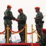 Babinsa Koramil 0808/16 Talun Gotong Royong Bantu Warga Laksanakan Bedah Rumah,Wujudkan Rumah Layak Huni