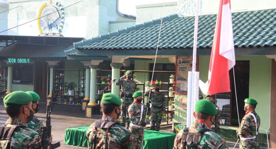 Dandim 0808/Blitar, Pimpin Upacara Bendera 17 An Bulan Maret Tahun 2023