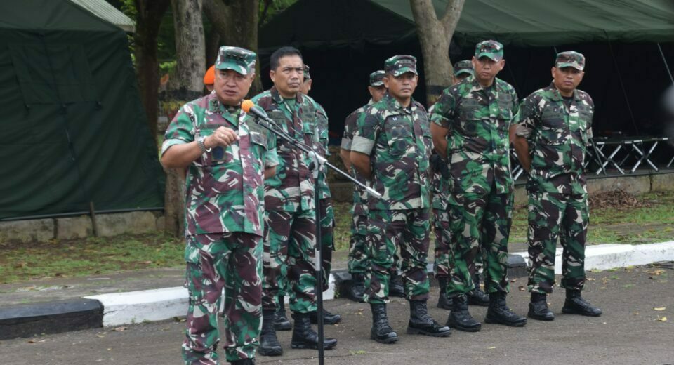 Wakasau Meninjau Kesiapan dan Memberikan Pengarahan kepada Prajurit Kopasgat di MA (Marseling Area) Lanud Halim Perdana Kusuma