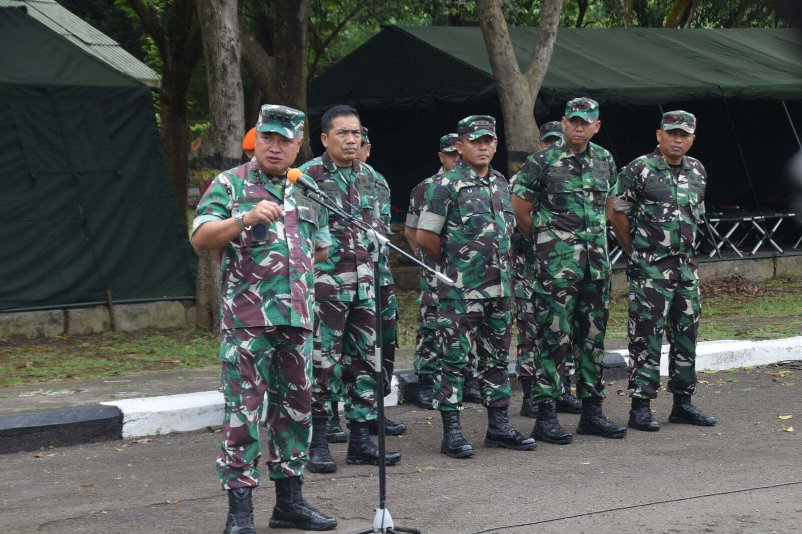 Wakasau Meninjau Kesiapan dan Memberikan Pengarahan kepada Prajurit Kopasgat di MA (Marseling Area) Lanud Halim Perdana Kusuma