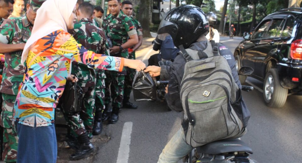 Di Bulan Suci Ramadhan Pusdikku Ditkuad berbagi takjil