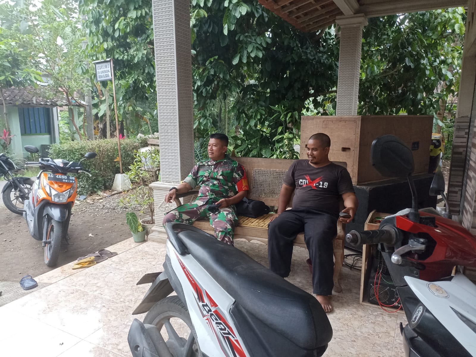 Pererat Hubungan Silaturahmi, Babinsa Koramil Sanankulon Anjangsana Ke Rumah Warga Binaannya