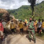 Dandim 0808/Blitar Bersama Ketua Persit KCK Cab XXII Dim 0808, Berikan Penghargaan Kepada Putri Anggota