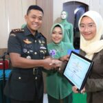 Jalan Awisuti Tertutup Bongkahan Batu Besar Akibat Longsor Desa Sukamulya Kecamatan Talegong