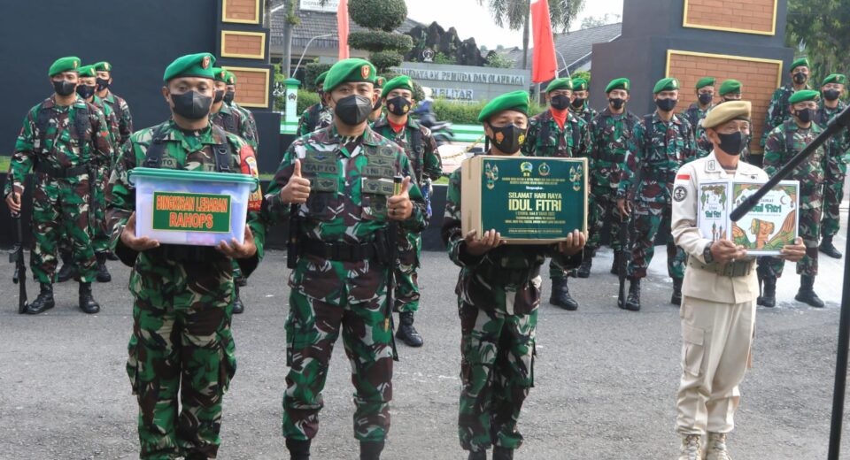 Dandim 0808/Blitar, Berikan Bingkisan Lebaran Kepada Anggota Kodim 0808