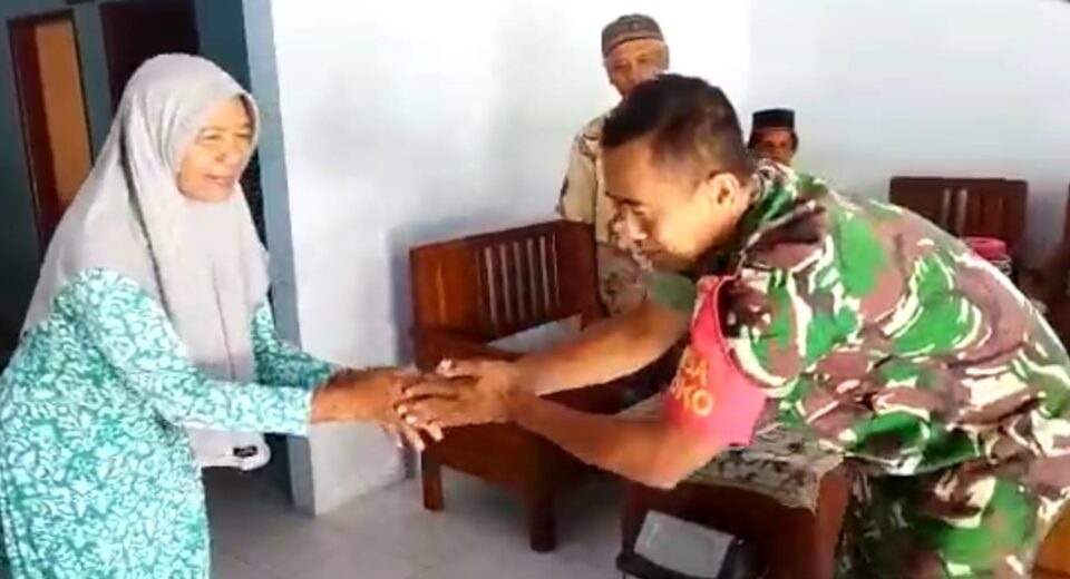Manfaatkan Momen Lebaran, Babinsa Koramil Doko Pererat Silaturahmi Dengan Warga Binaannya