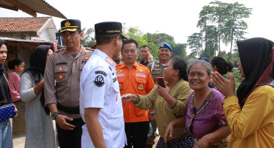Bupati Bandung Dr. H.M. Dadang Supriatna Meninjau Lokasi Rawan Banjir