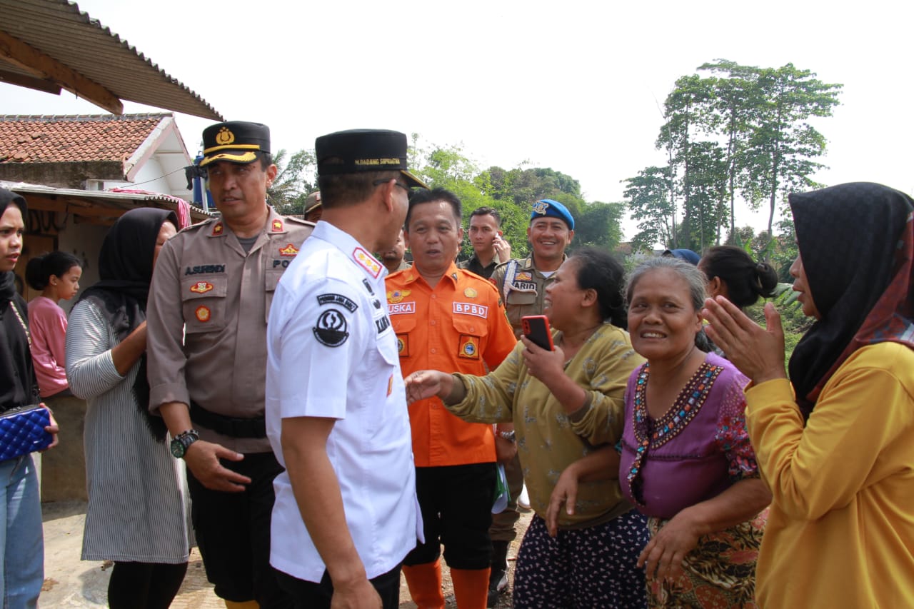Bupati Bandung Dr. H.M. Dadang Supriatna Meninjau Lokasi Rawan Banjir