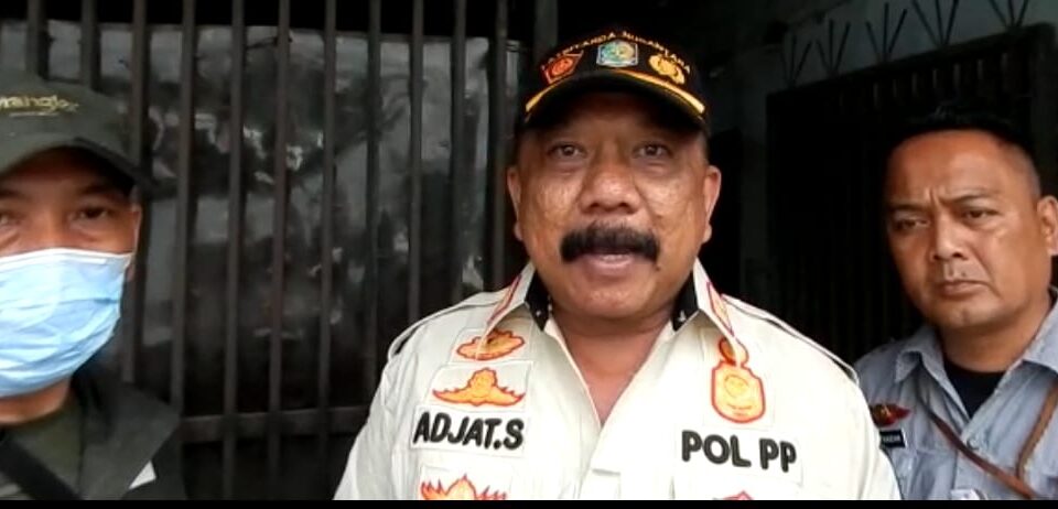 Pedagang Miras Bersajam Ngamuk Saat di Gerebek Satpol PP di Prumahan Margahurip Kecamatan Banjaran