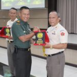 Selalu Hadir Di Tengah Masyarakat, Babinsa Koramil Wlingi Bantu Atasi Kesulitan Di Wilayah Binaannya