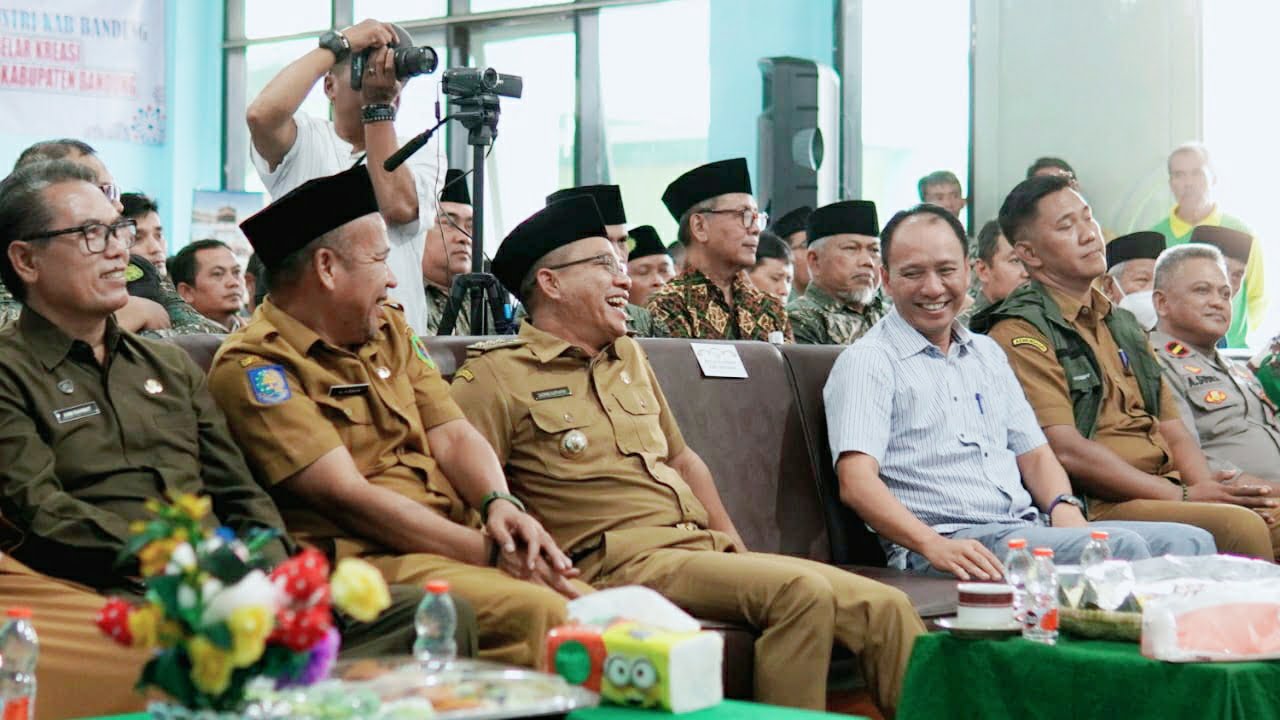 Camat Pameungpek Dampingi Bupati Kab.Bandung Dr.H.M.Dadang Supriatna kunjungi PD Persis