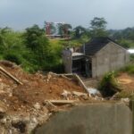 Pastikan Bantuan Tepat Sasaran, Babinsa Koramil Wlingi Dampingi Penyaluran BLT DD