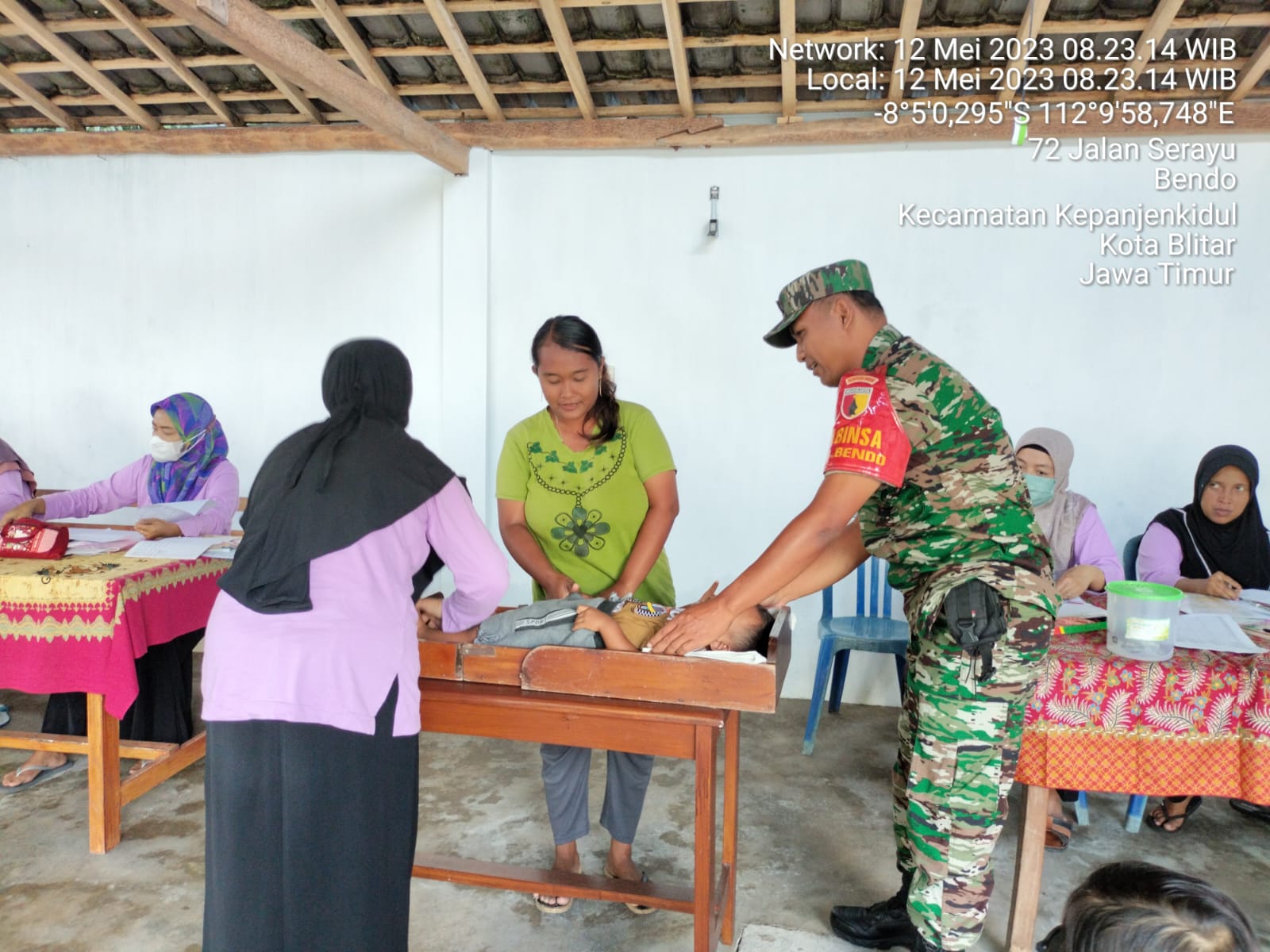 Mensukseskan Program Balita Sehat, Babinsa Koramil Sukorejo Dampingi Kegiatan Posyandu Di Wilayah Binaannya
