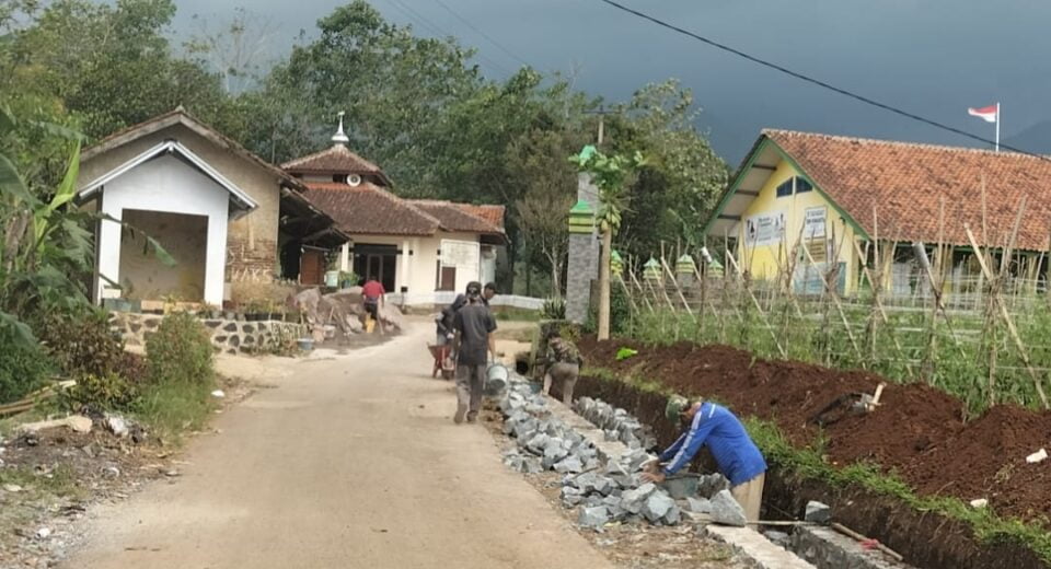 Pembangunan TPT Di Desa Pinggirsari Bagai Siluman Tanpa Papan Informasi