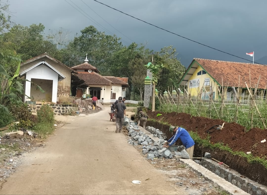 Pembangunan TPT Di Desa Pinggirsari Bagai Siluman Tanpa Papan Informasi