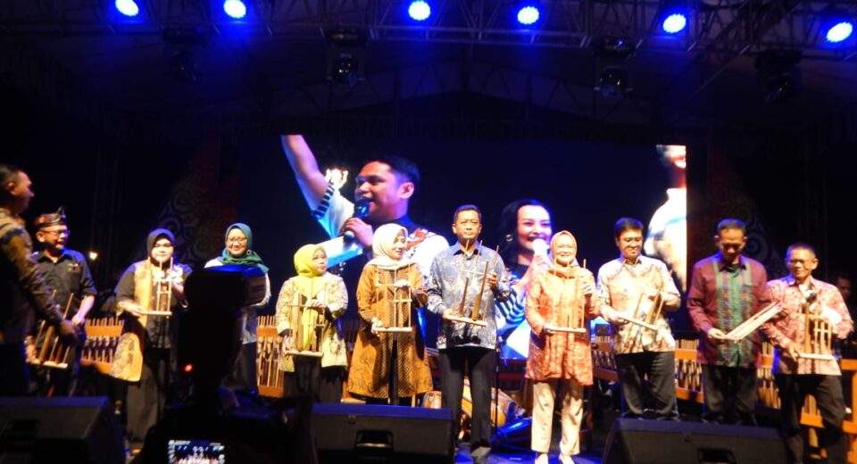 Sekda Berkolaborasi dengan Disbudpar Kota Bandung adakan gelaran acara Festival Angklung