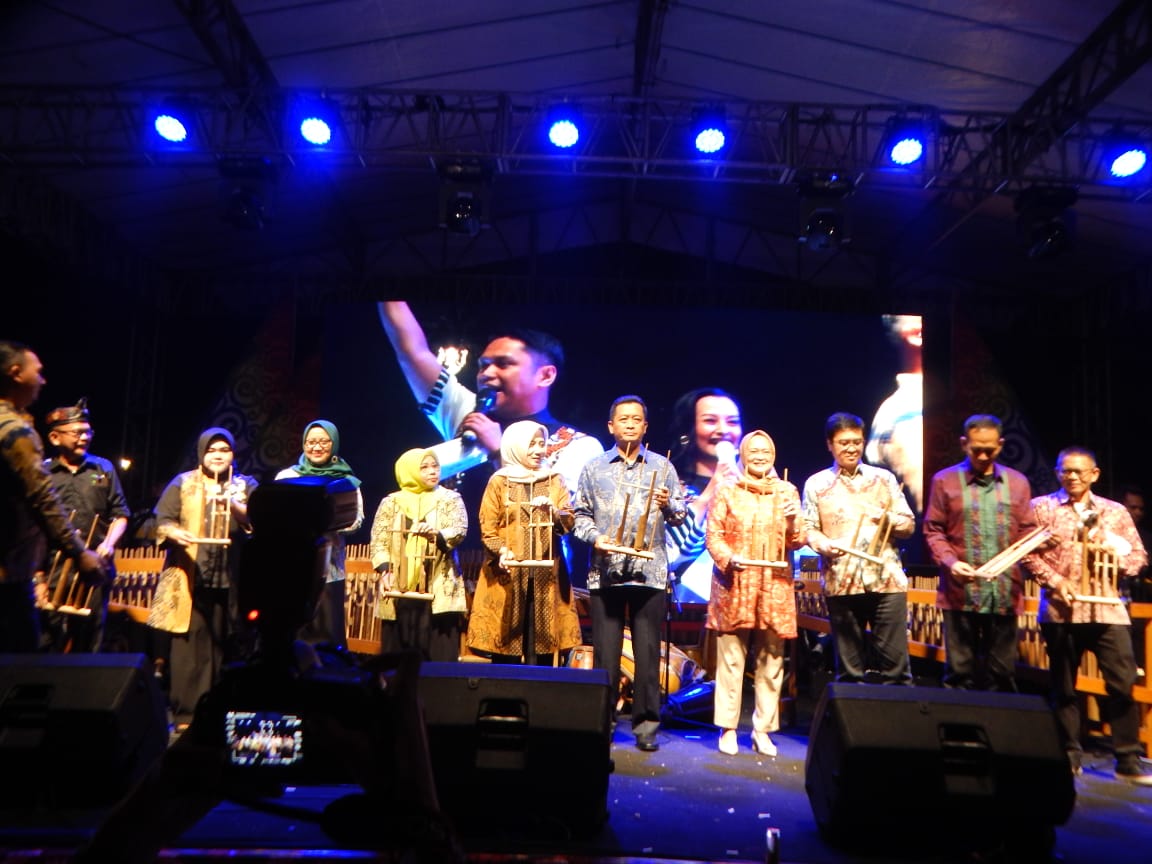 Sekda Berkolaborasi dengan Disbudpar Kota Bandung adakan gelaran acara Festival Angklung